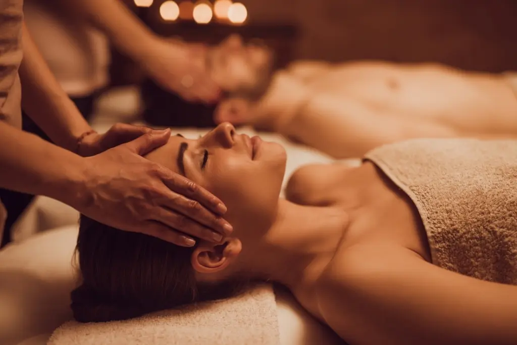Masajes en Girona y Caldes de Malavella: Masaje Sensitivo Sublim en Pareja para abrir el cuerpo al sentir. Masaje Tántrico en pareja en Girona desde la escucha, la delicadeza y el tacto amoroso.